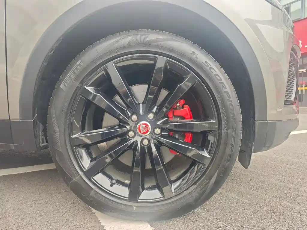 Jaguar E-PACE — миниатюра 17