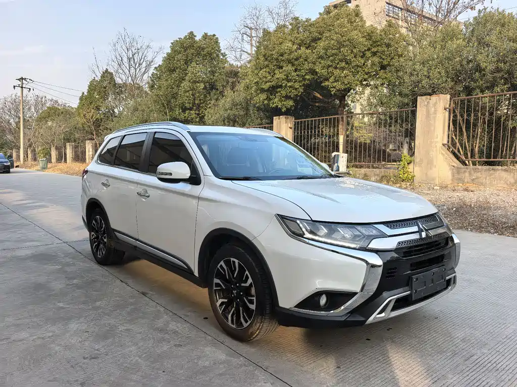 MITSUBISHI OUTLANDER