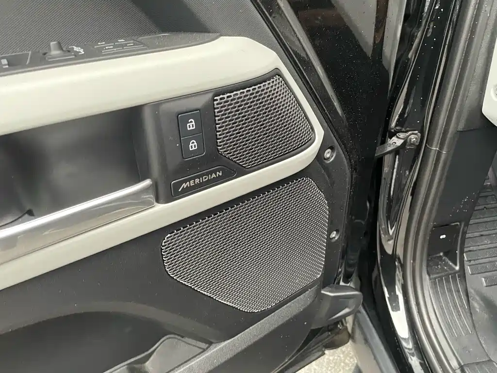 Land Rover Defender — миниатюра 12
