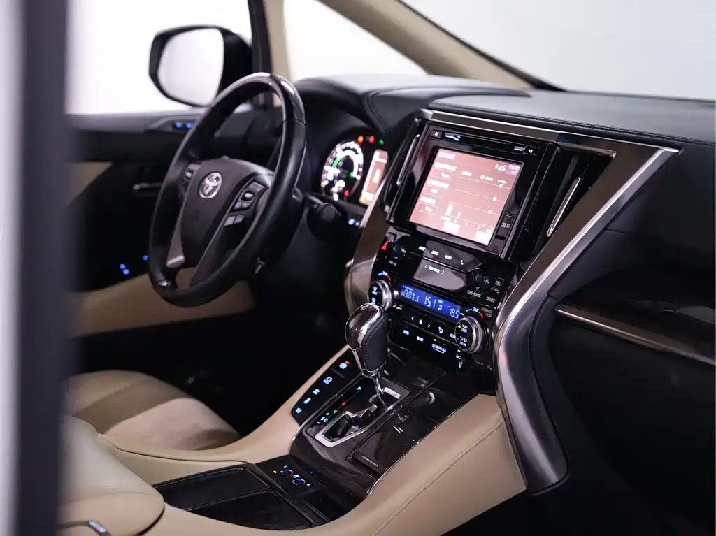 Toyota Alphard — миниатюра 12