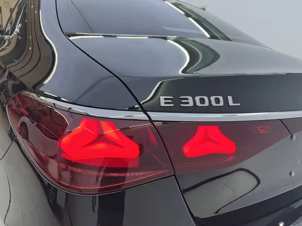 Mercedes-Benz E-Class — миниатюра 8