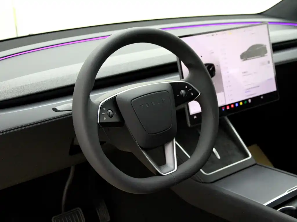 Tesla Model Y L — миниатюра 11