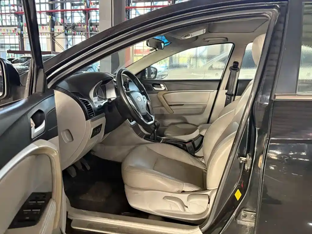 Geely Emgrand — миниатюра 3