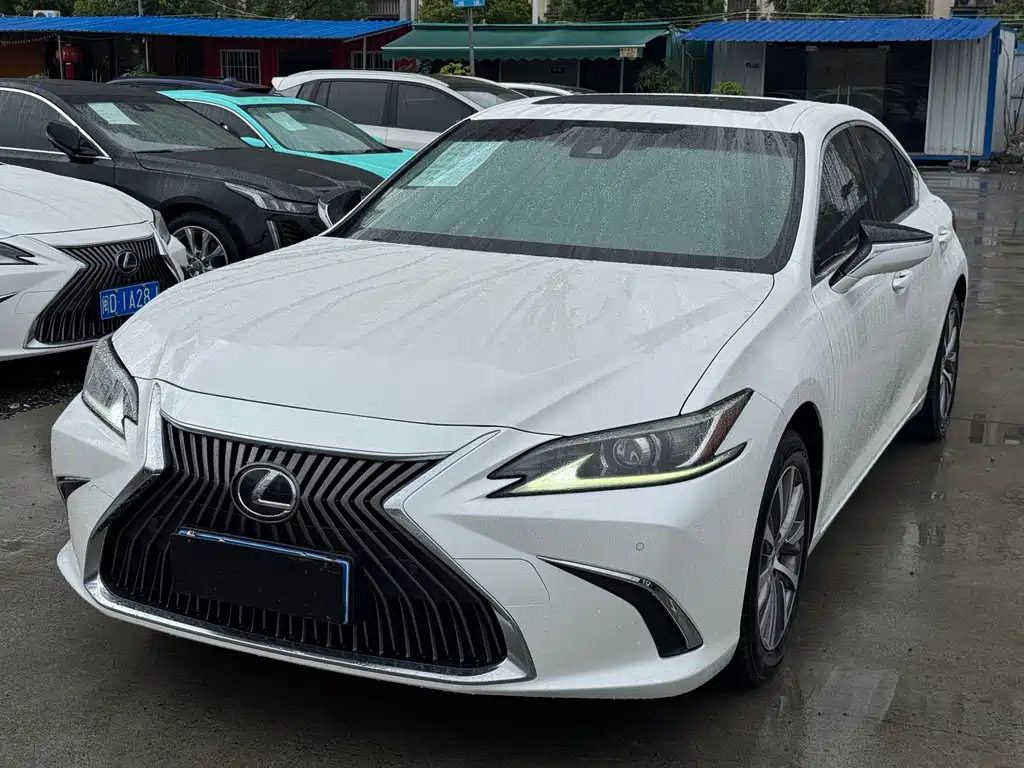 Lexus ES 2021