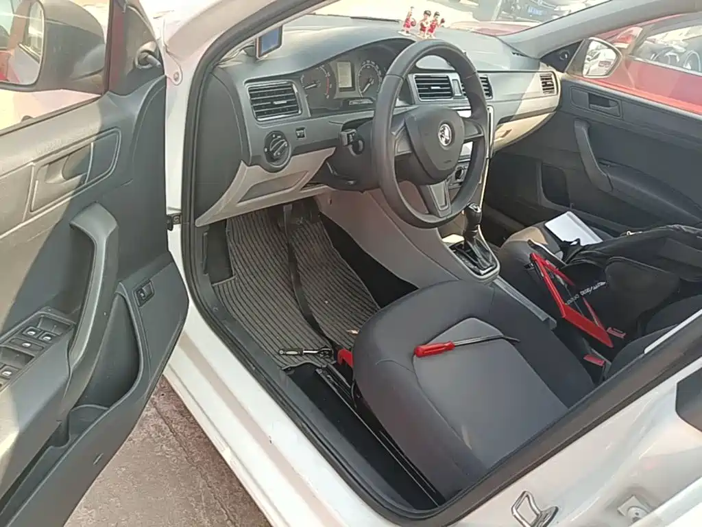 Skoda Rapid — миниатюра 16