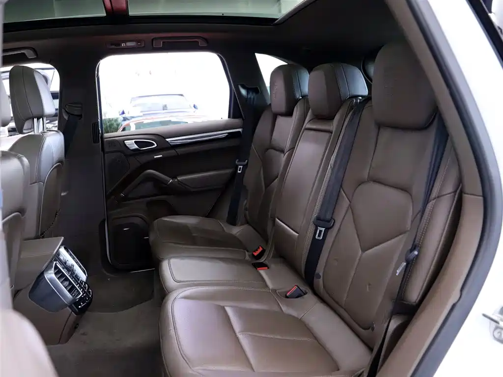 Porsche Cayenne 2014 Cayenne Platinum Edition 3.0T