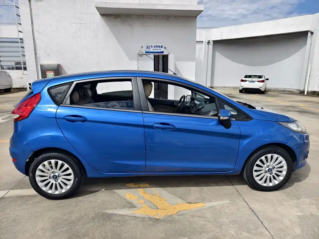 Ford Fiesta — миниатюра 6