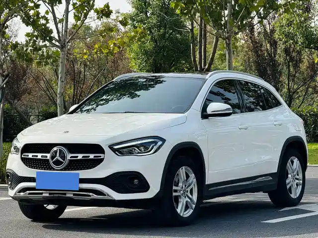 MERCEDES BENZ GLA