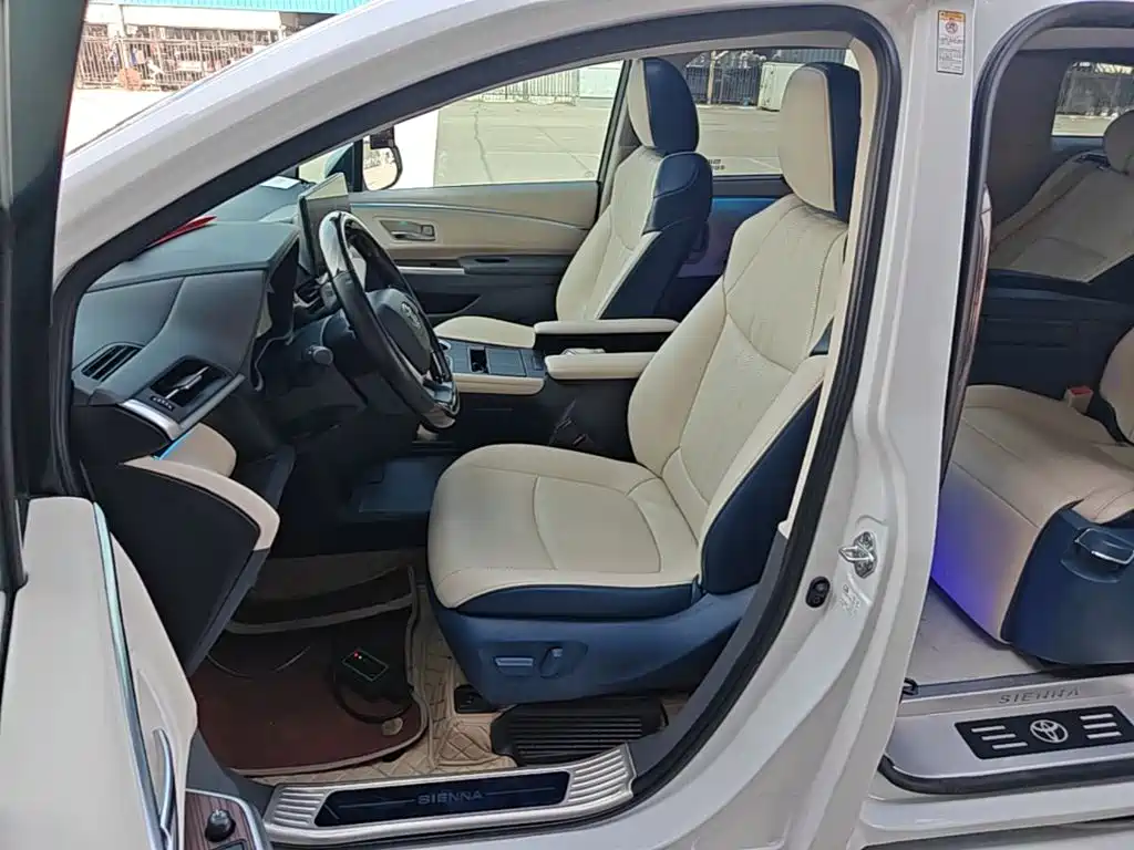 Toyota Sienna — миниатюра 15