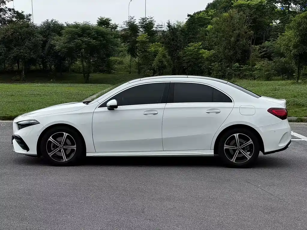 Mercedes-Benz A-Class A 2024 A 200 L Fashion