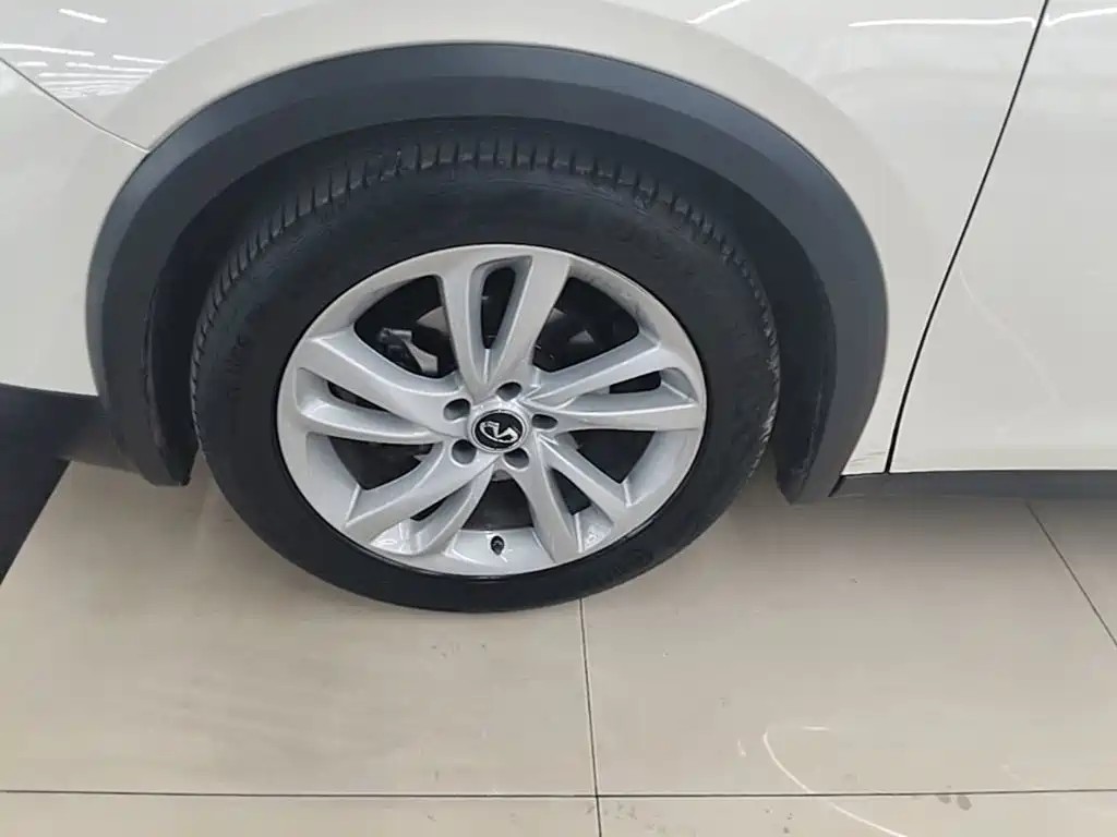 Infiniti QX30 — миниатюра 23