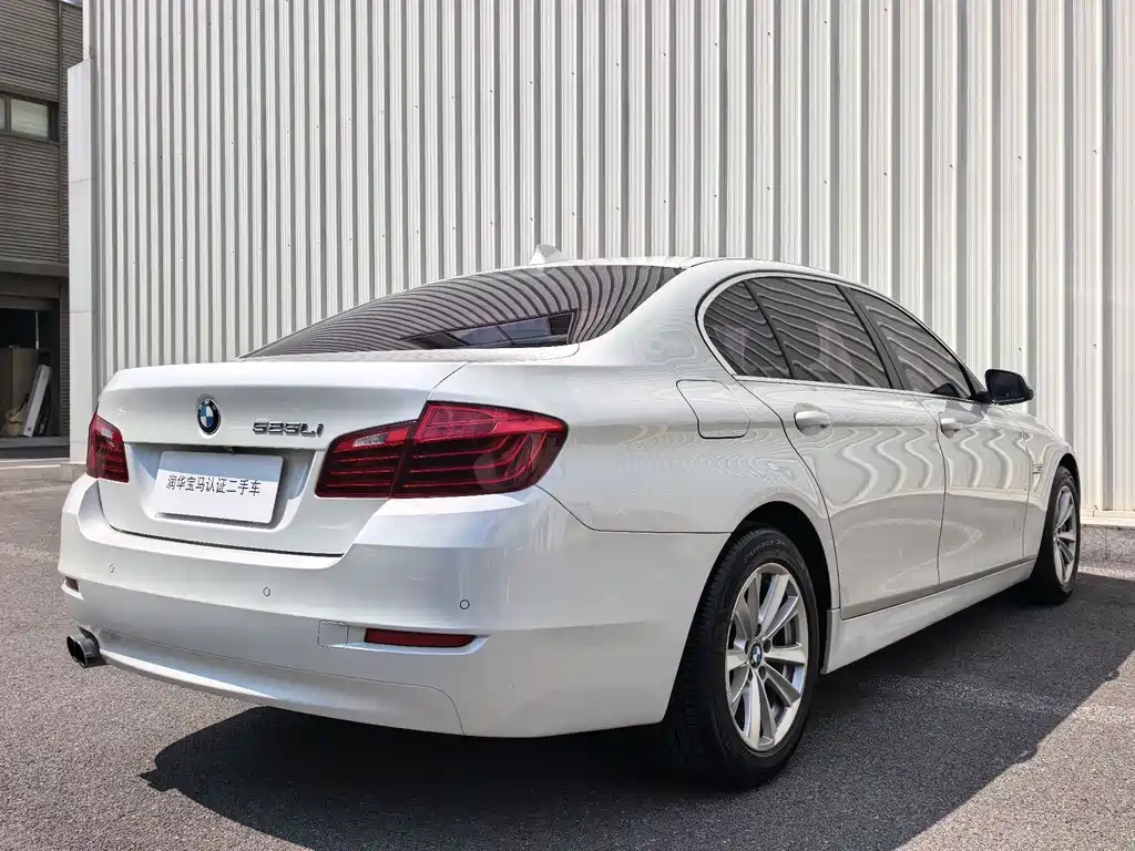 BMW 5 Series — миниатюра 8
