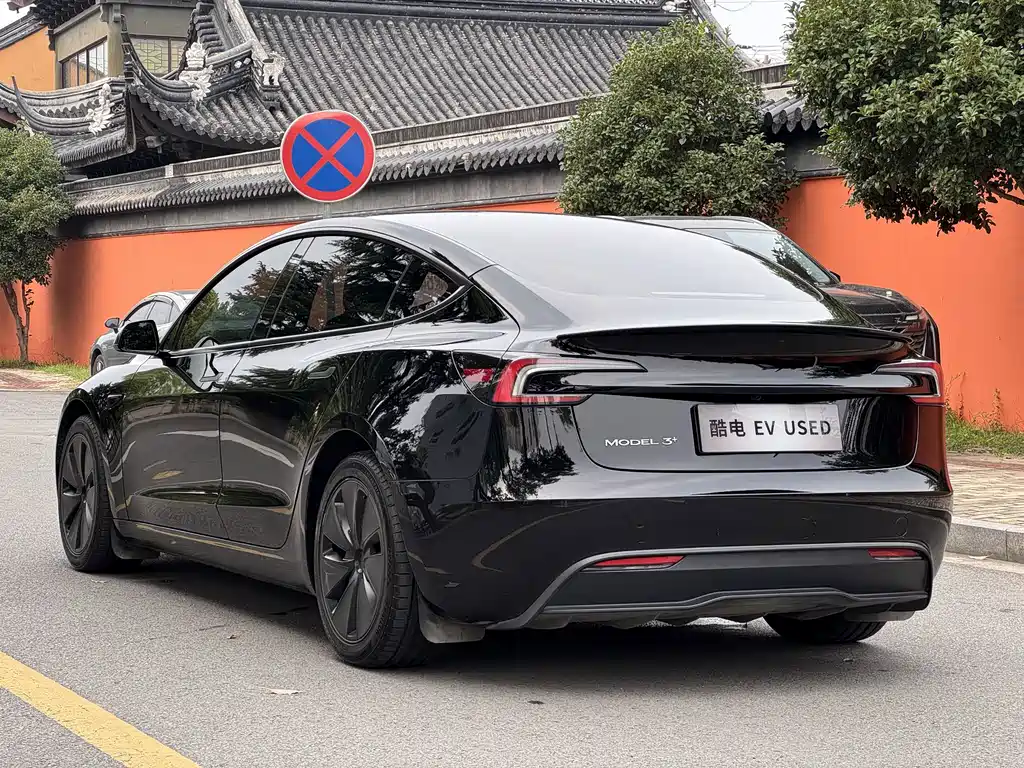 Tesla Model 3 — миниатюра 6