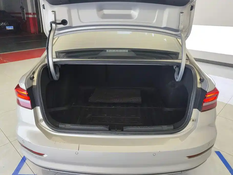 Volkswagen Lavida — миниатюра 4