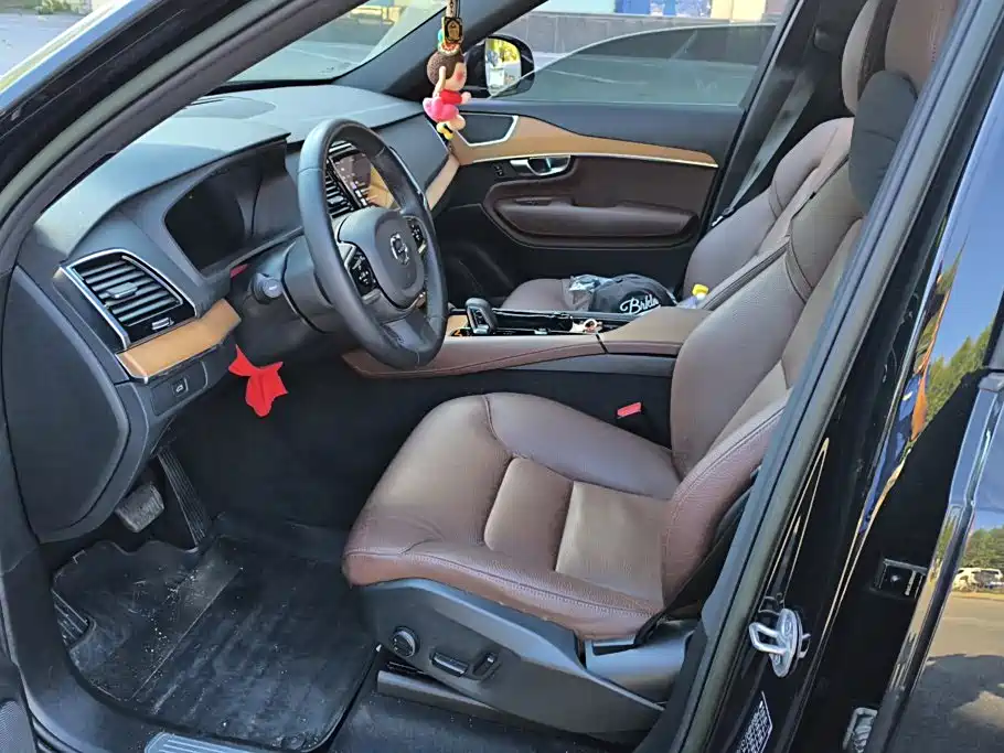 Volvo XC90 — миниатюра 9