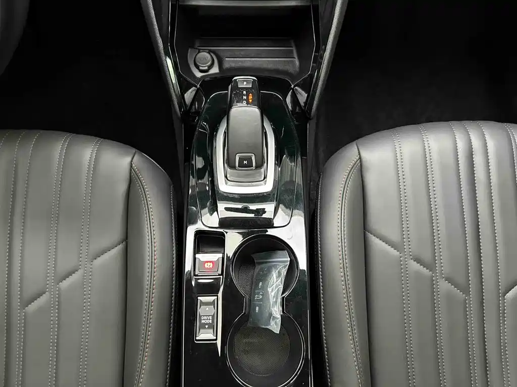 Peugeot 2008 — миниатюра 6