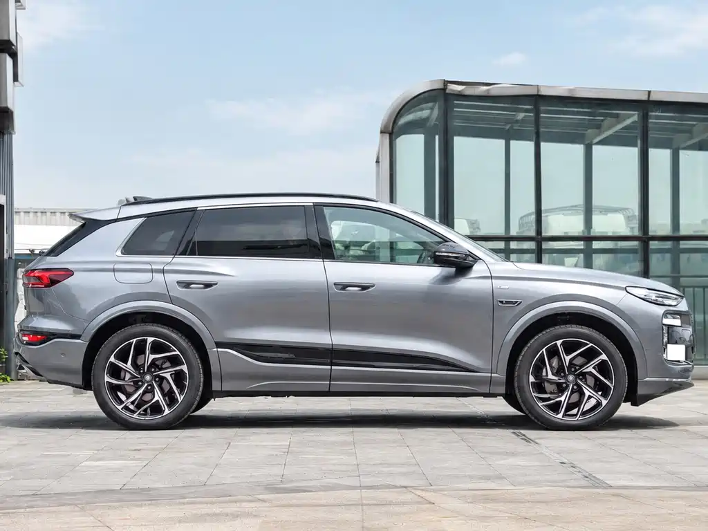 Audi Q6L e-tron — миниатюра 4