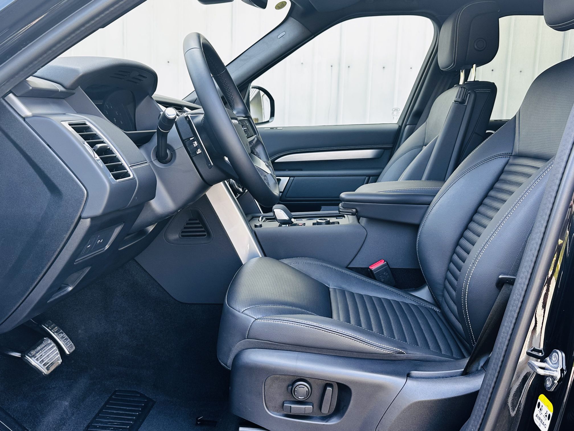 Land Rover Discovery 2025 360PS Dynamic SE