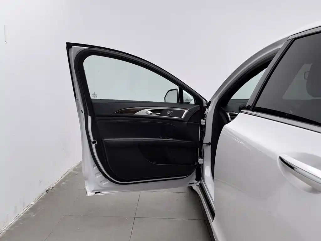 Lincoln MKZ — миниатюра 8