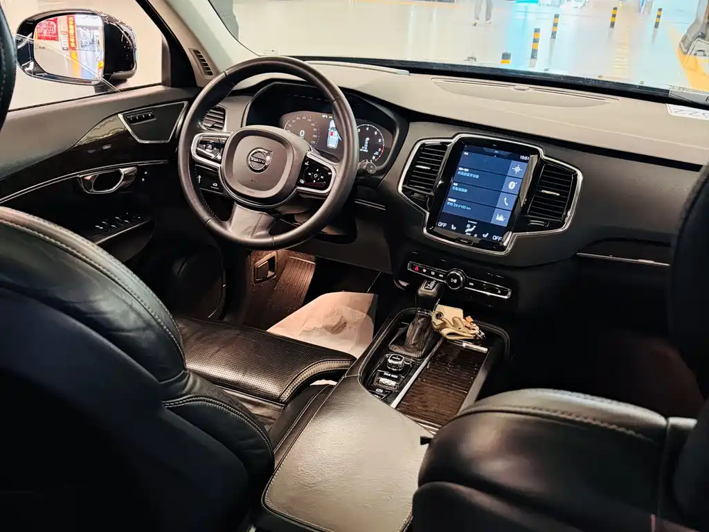Volvo XC90 2015 T6 5 мест