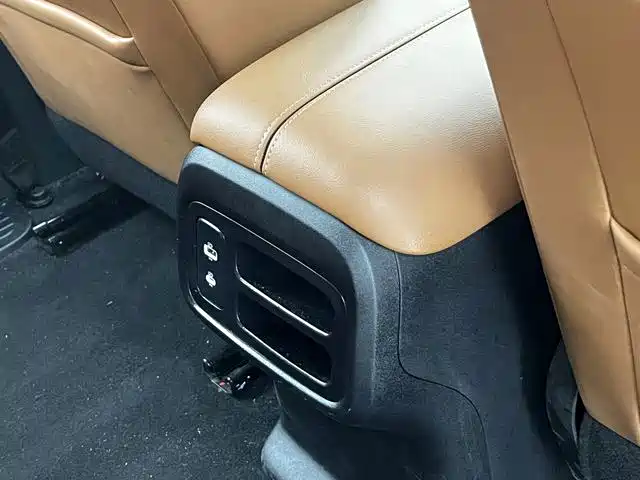 SRM Xinyuan Xiangshang V6 New Energy — миниатюра 12