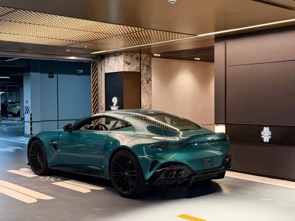 Aston Martin V8 Vantage 2024 4.0T V8 Coupe