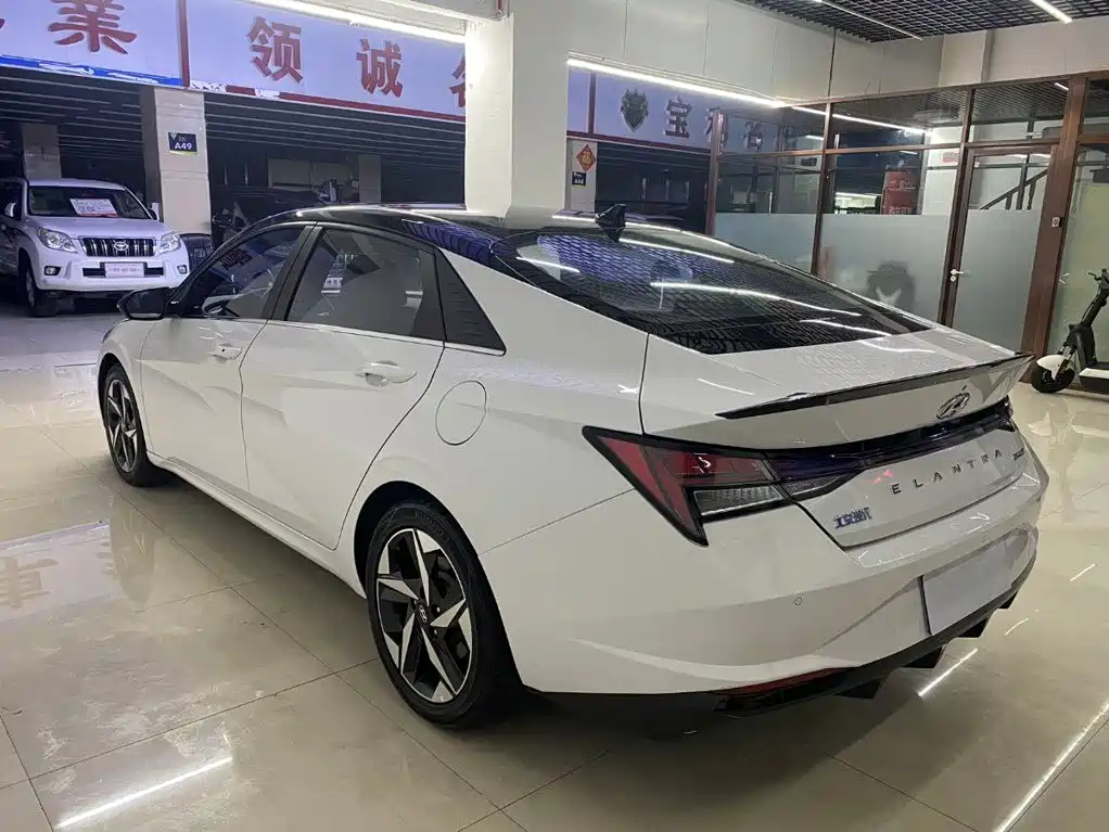 Hyundai Elantra 2022 240TGDi DCT LUX Luxury