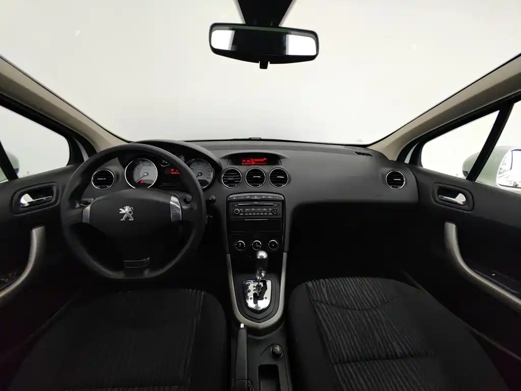 Peugeot 408 2013 2.0L AT Comfort