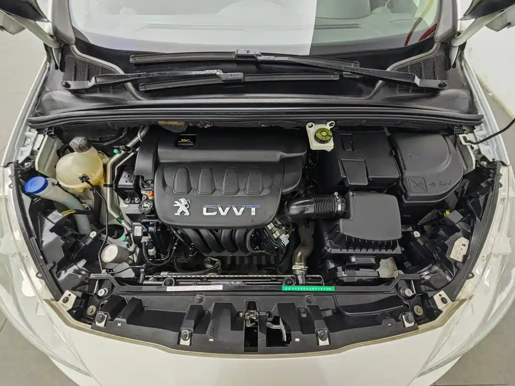 Peugeot 408 2013 2.0L AT Comfort