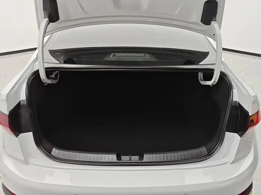 Volkswagen Sagitar 2025 300TSI DSG