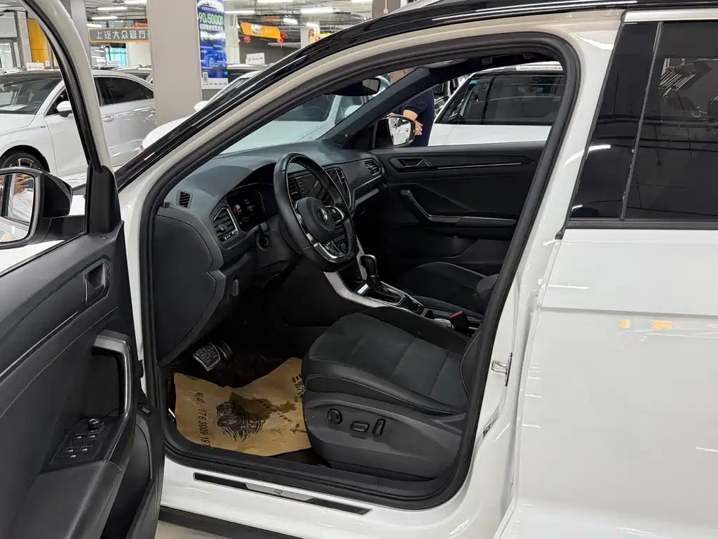 Volkswagen T-Roc — миниатюра 10