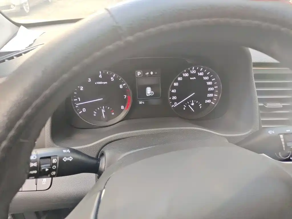 Hyundai Elantra — миниатюра 4