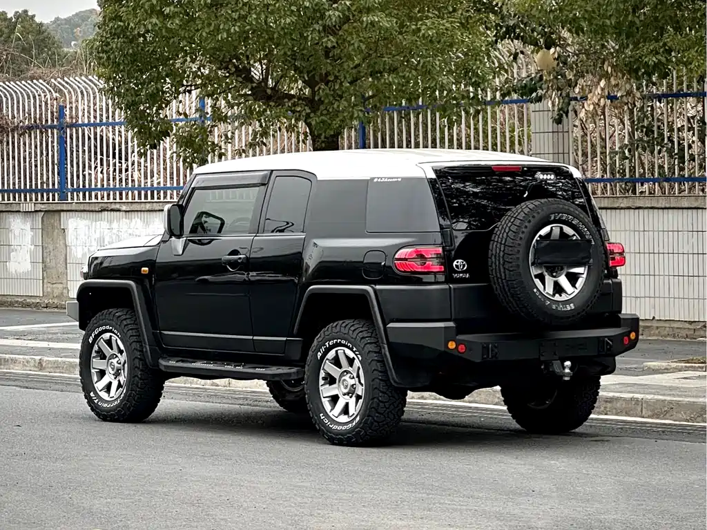 Toyota FJ Cruiser — миниатюра 8