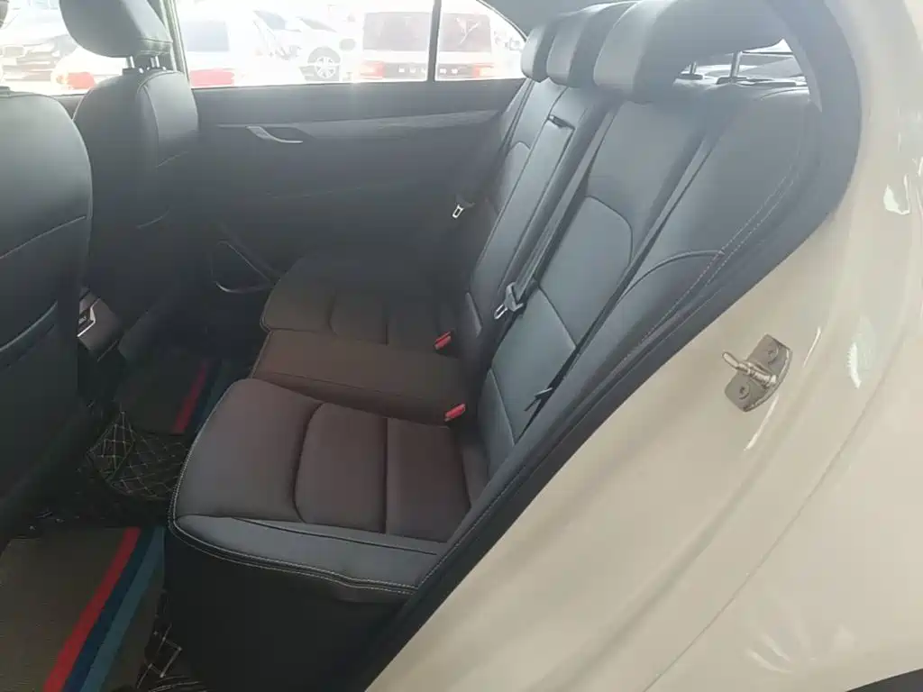 Geely Emgrand — миниатюра 17