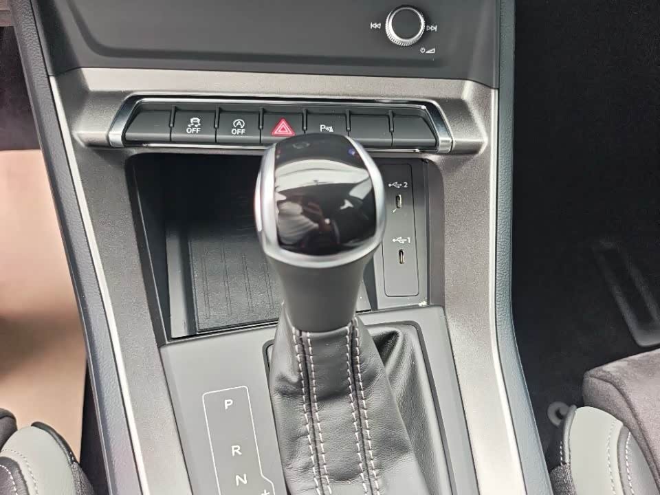 Audi Q3 1.4 л 2022 г. Белый, пробег 47000 км