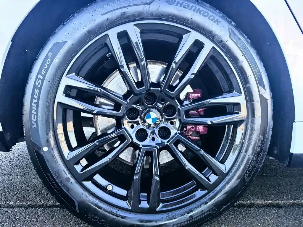 BMW 5 Series — миниатюра 11