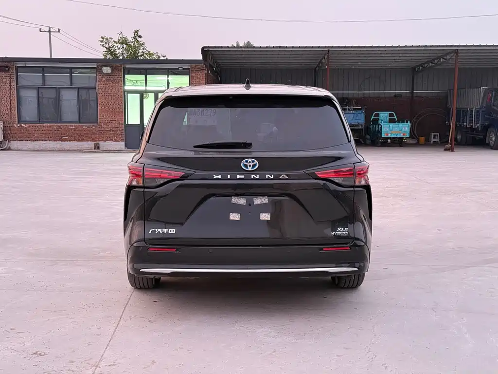 Toyota Sienna 2023 2.5L Luxury