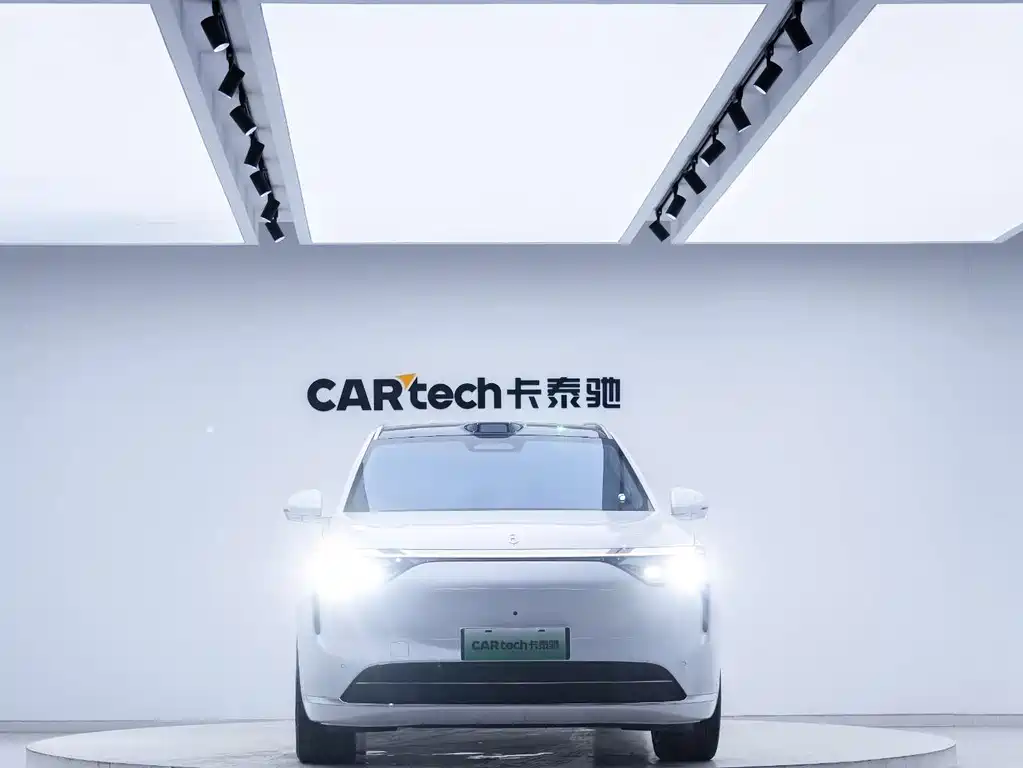 Aito M8 2025 Ultra 53.4kWh 5 мест (192 )