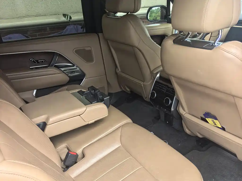 Land Rover Range Rover 2023 3.0 L6 400PS мест Long Wheelbase