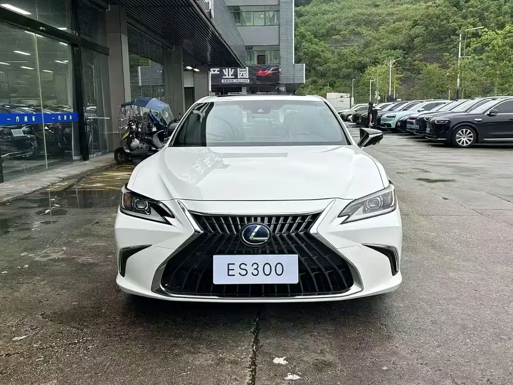 Lexus ES — миниатюра 2