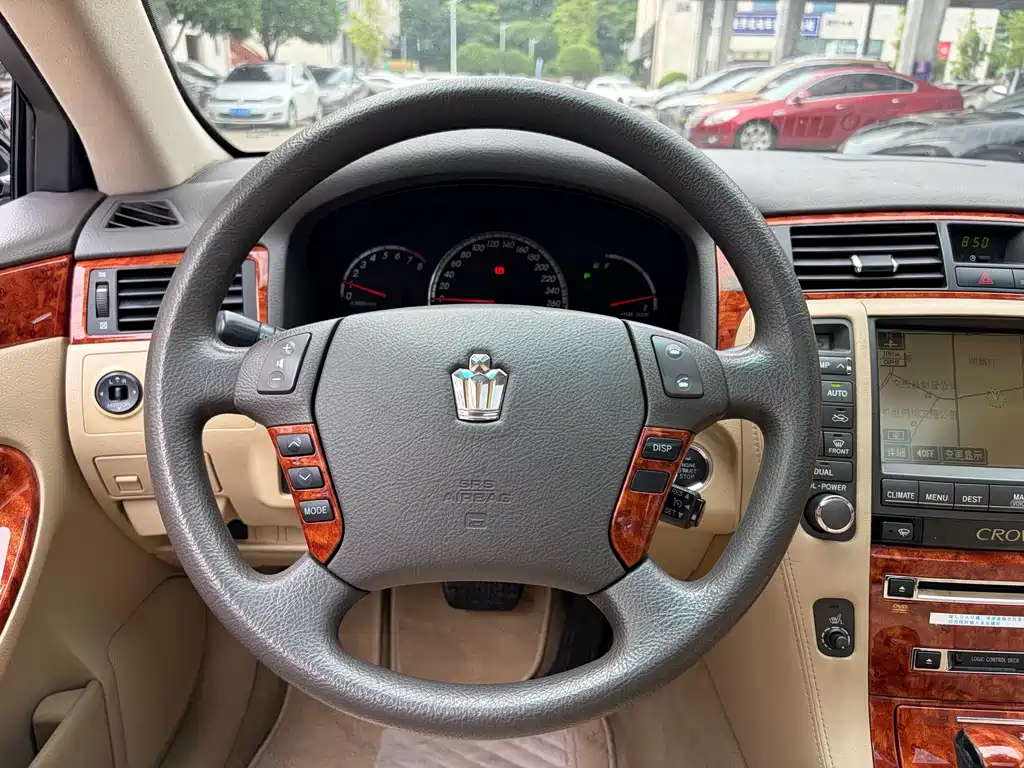 Toyota Crown — миниатюра 6