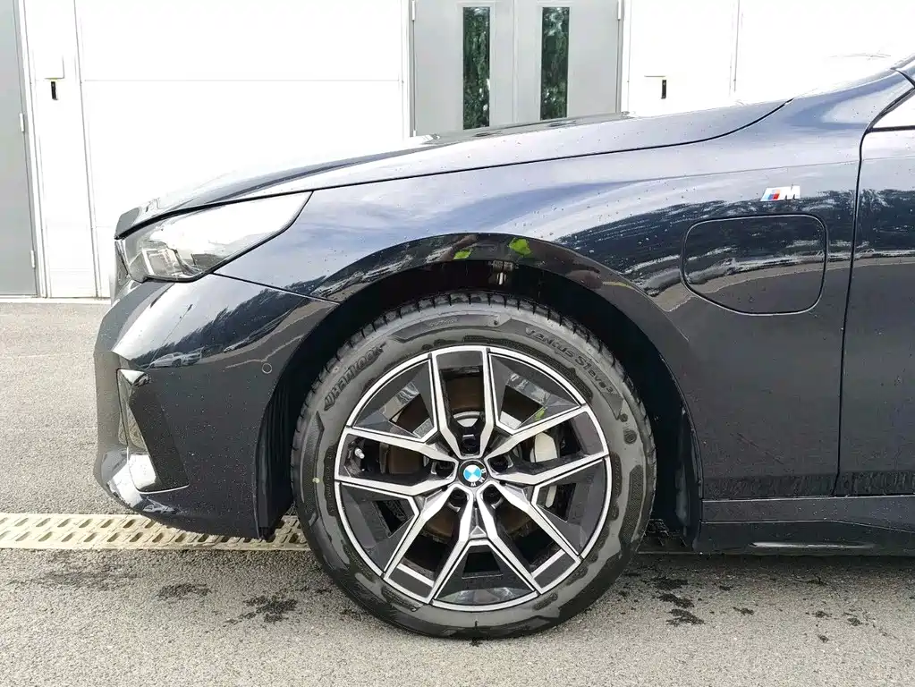 BMW i5 — миниатюра 6