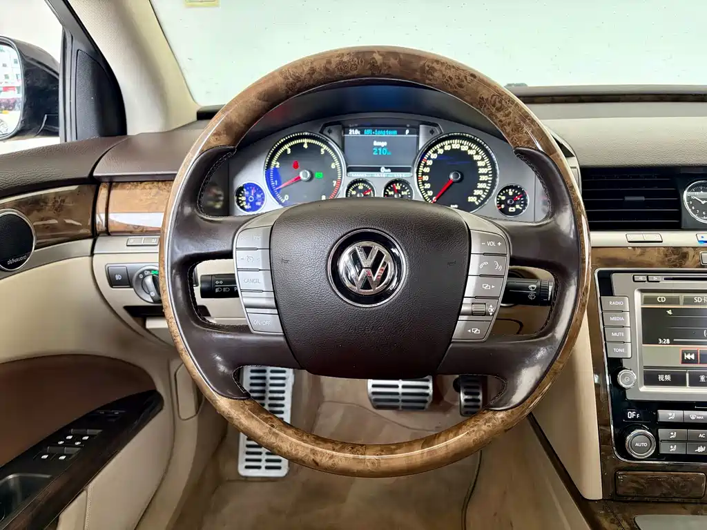 Volkswagen Phaeton — миниатюра 6
