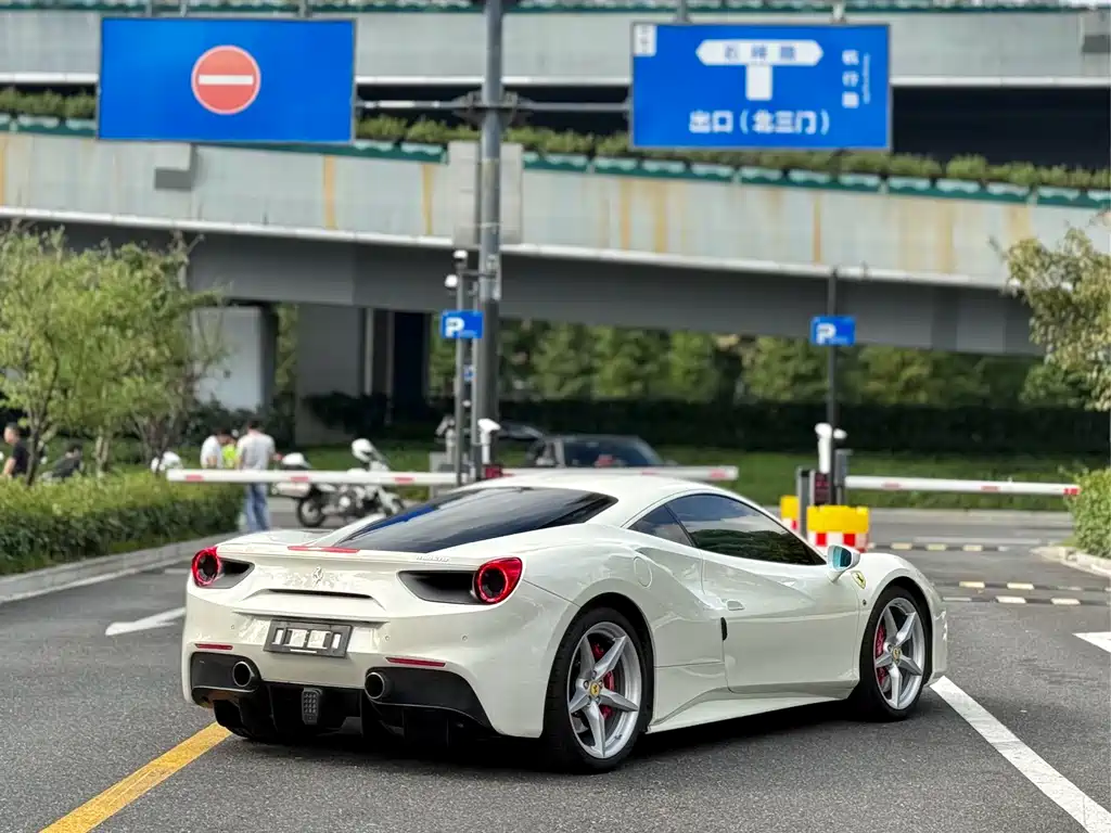 Ferrari 488 — миниатюра 7