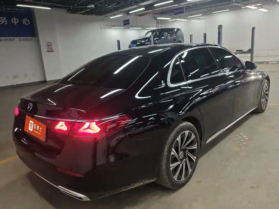 Mercedes-Benz E-Class — миниатюра 2