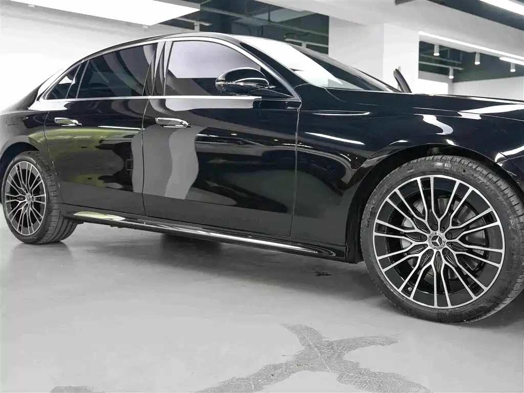 Mercedes-Benz E-Class — миниатюра 14