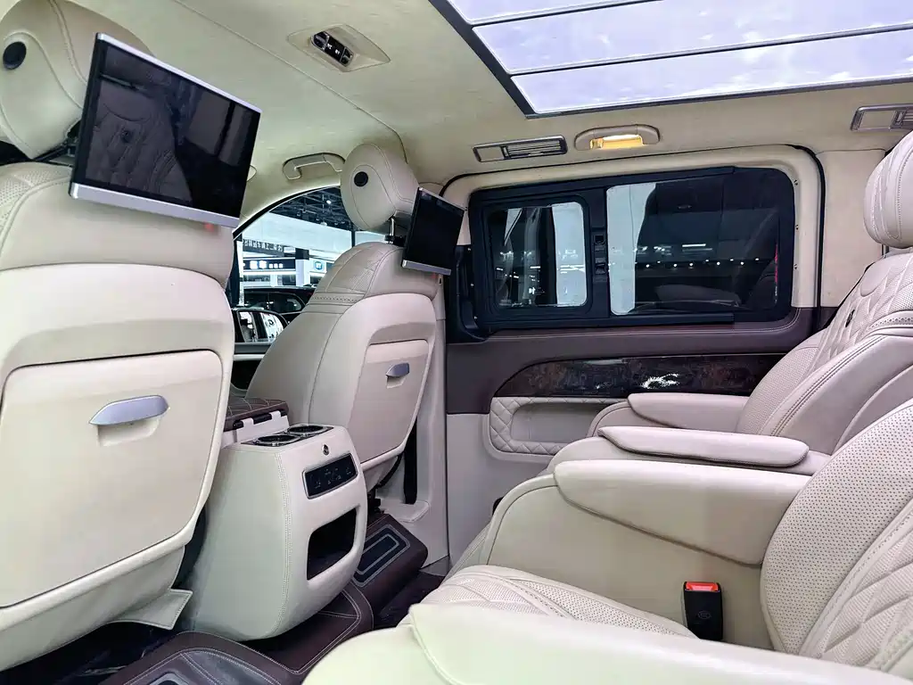 Mercedes-Benz V-Class (Import) — миниатюра 17