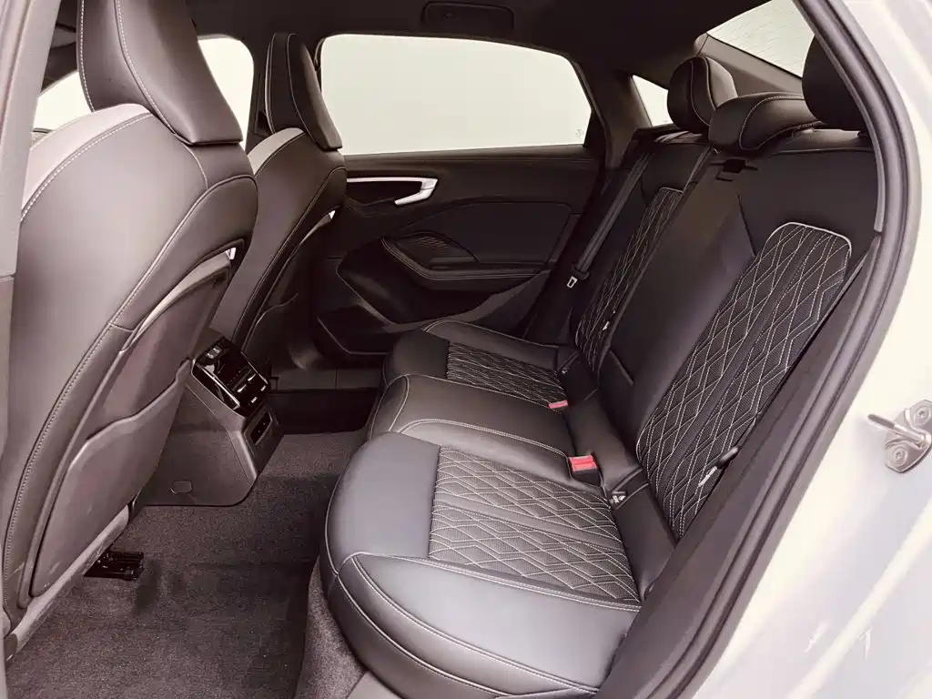 Audi A5L — миниатюра 8