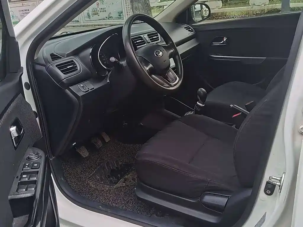 Kia K2 2012 1.4L MT GLS