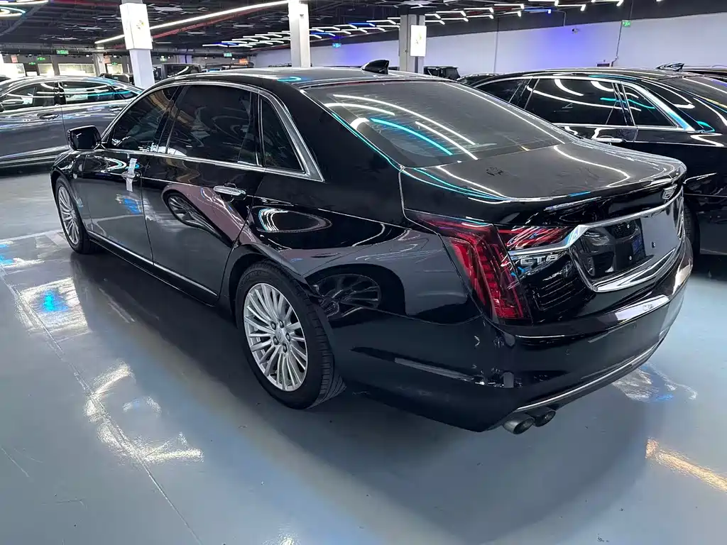 CADILLAC CT6